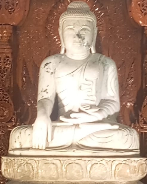 bhumiparsha mudra